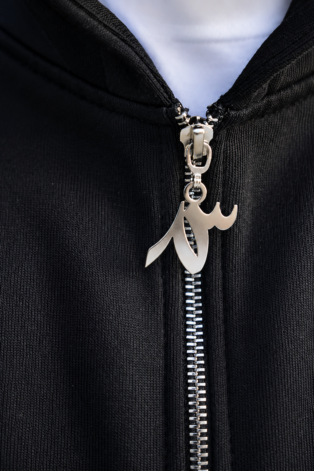 ٨:٣٣ FULL ZIP HOODIE Aswad (Black)