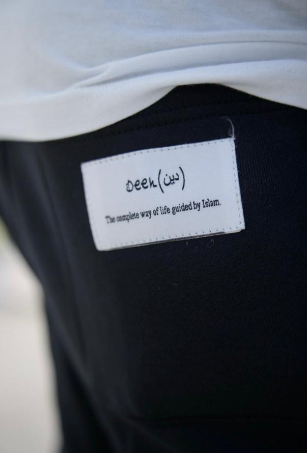 ٨:٣٣ FULL ZIP HOODIE Aswad (Black)