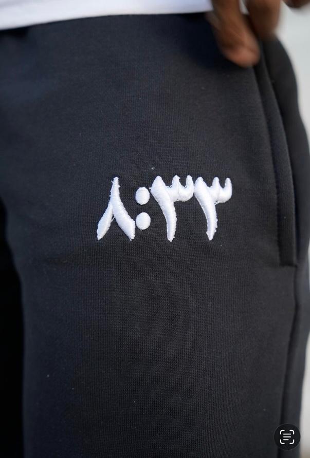 ٨:٣٣ FULL ZIP HOODIE Aswad (Black)
